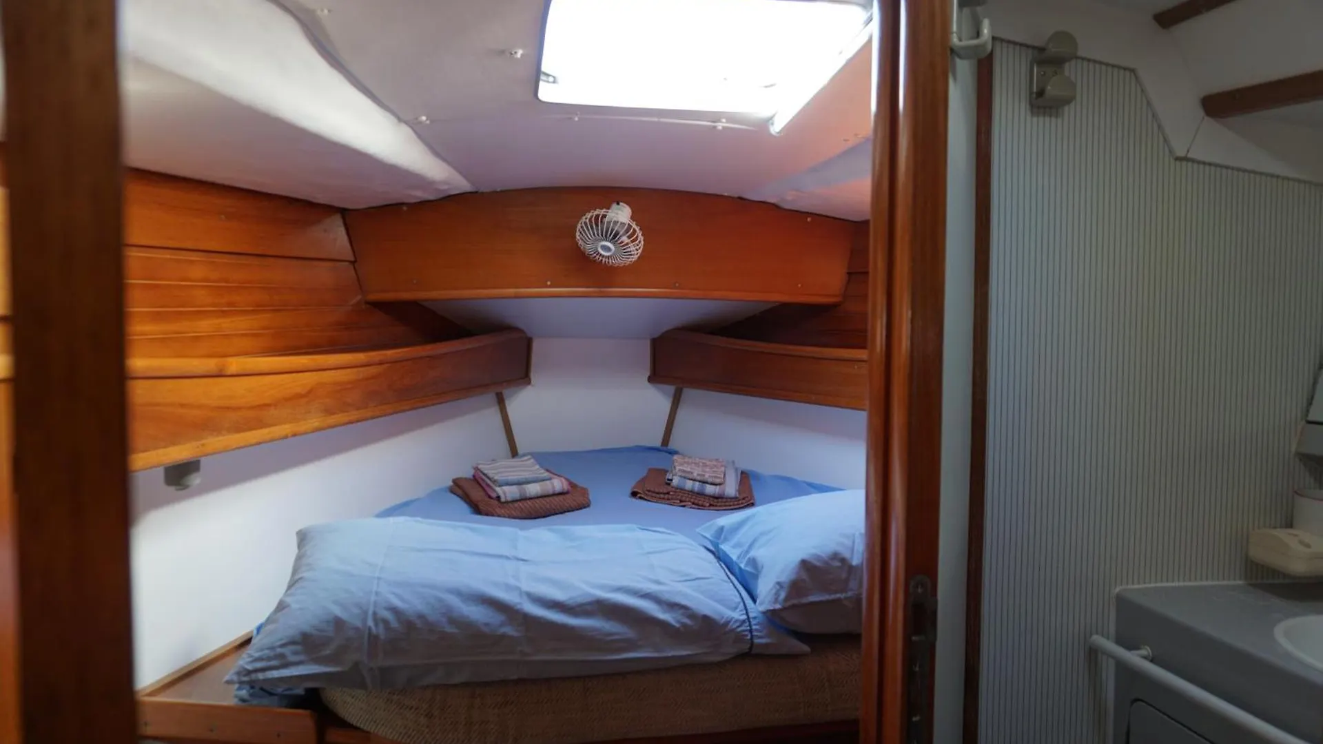 Gloria Sailing Hotel Palermo Botel