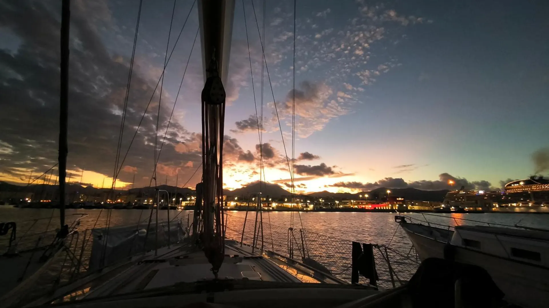 Gloria Sailing Hotel Palermo Botel