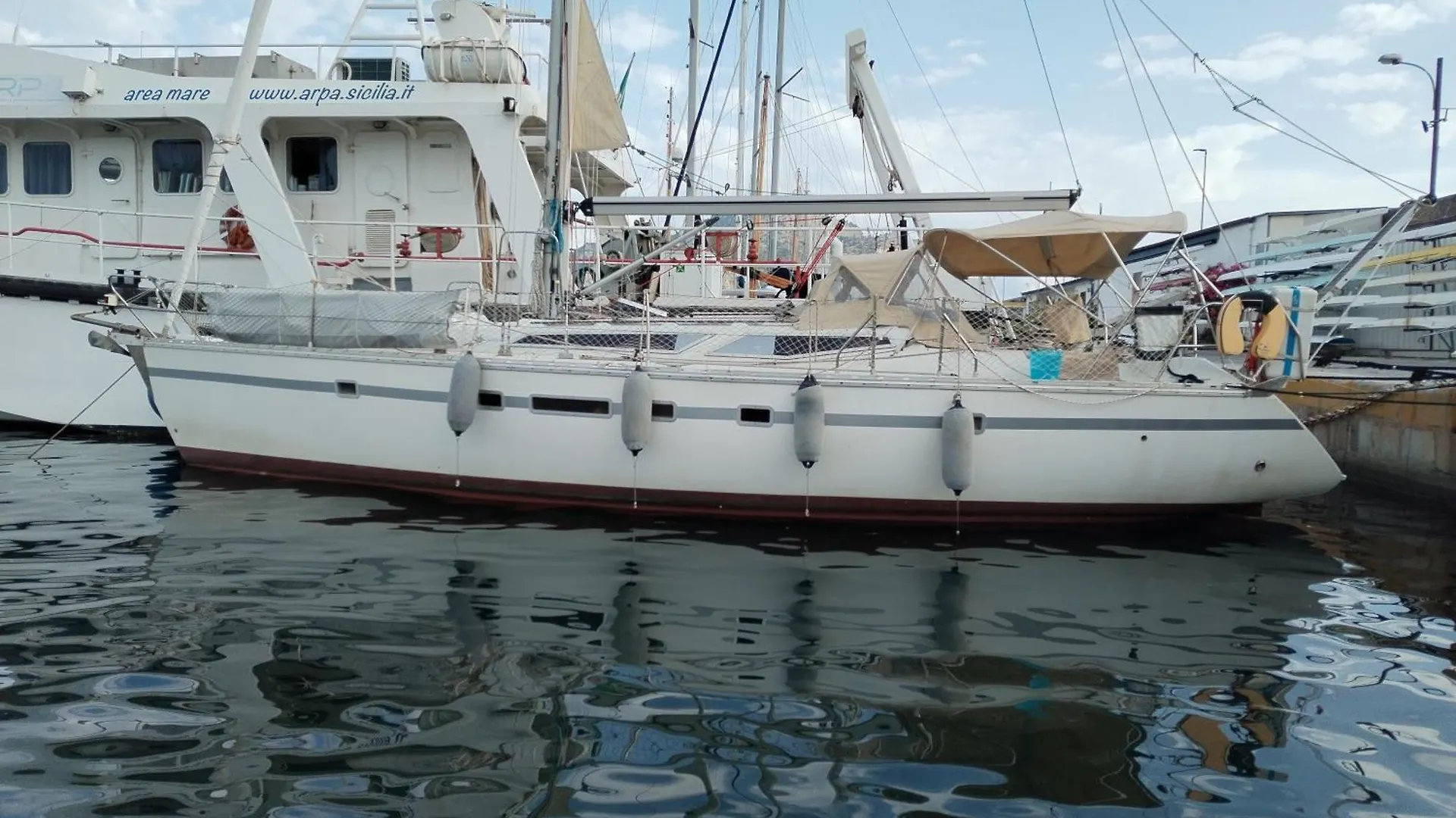 Gloria Sailing Hotel Palermo Botel